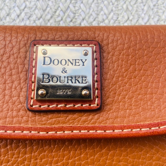 🚫SOLD🚫Dooney & Bourke Continental Leather Wallet - Picture 2 of 13